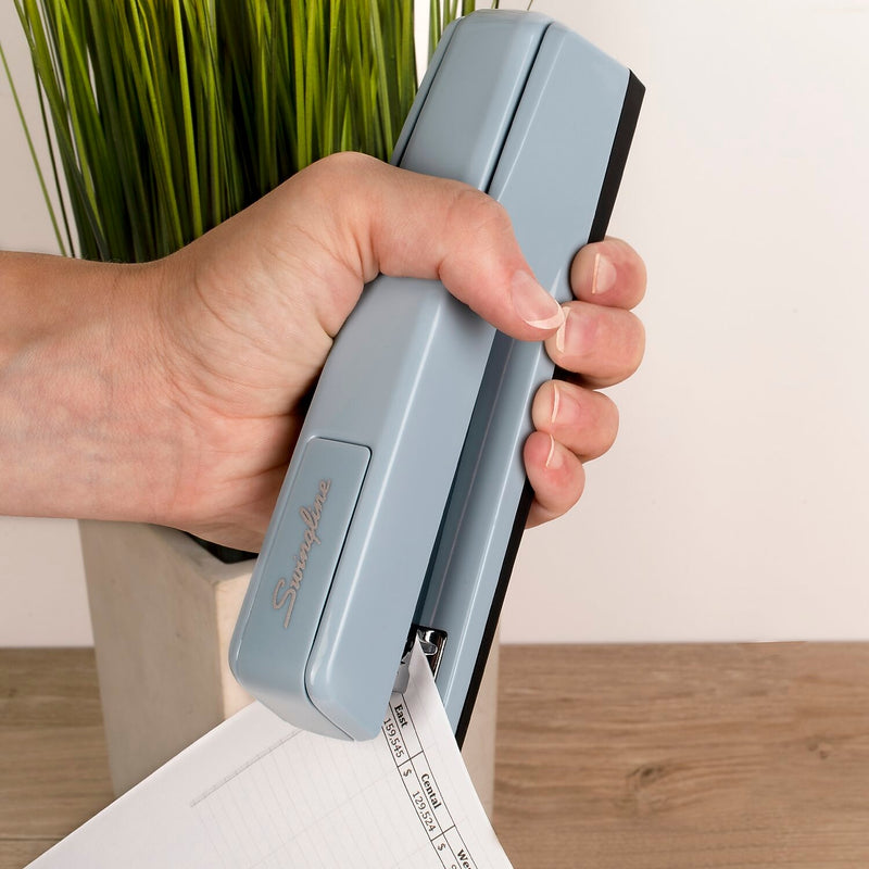 Swingline 747 Classic Metal Stapler, 20-Sheet Capacity, Sky Blue (74708)