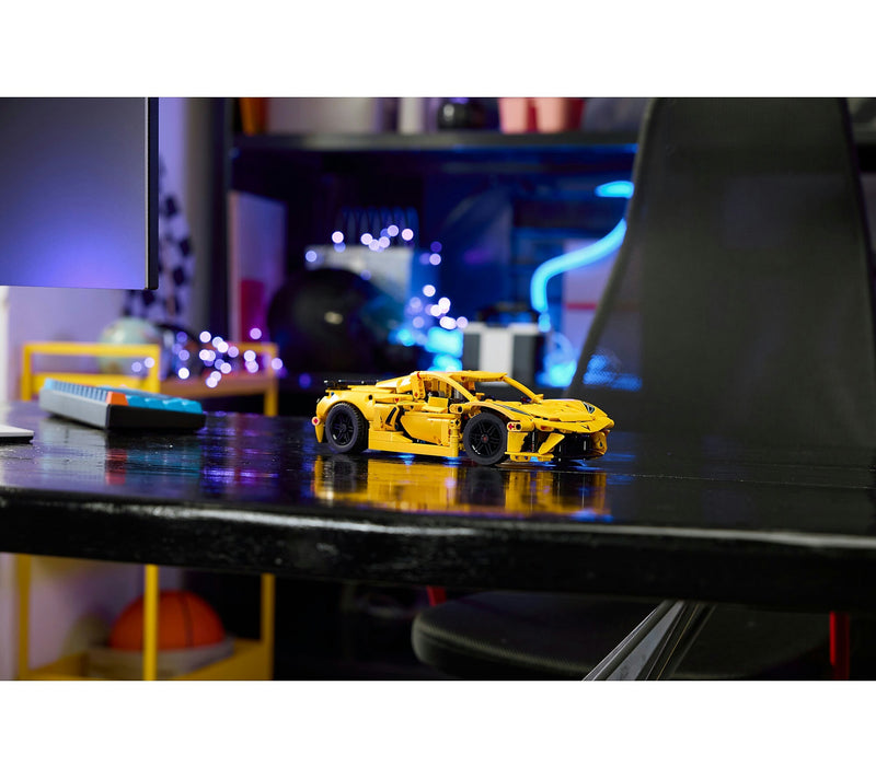 LEGO Technic Chevrolet Corvette Stingray, 732 Pieces (42205)