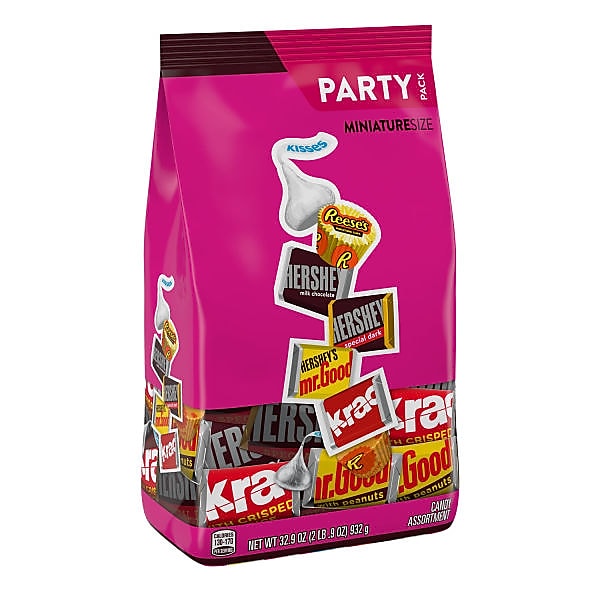 HERSHEY'S and REESE'S Miniatures Assorted Chocolate Candy Party Pack, 32.9 oz. (3400099982)