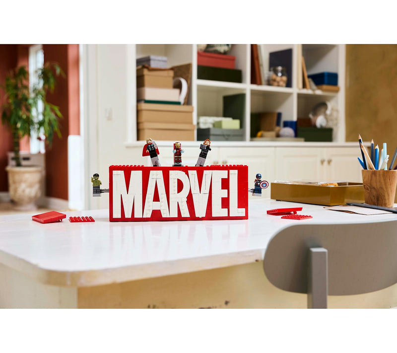 LEGO Super Heroes MARVEL Logo & Minifigures, 931 Pieces (76313)