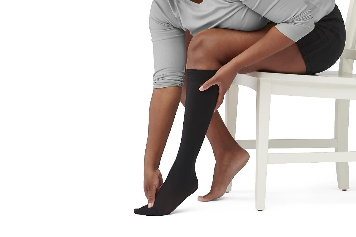 Curad 15-20mmHg Knee High Compression Hosiery, Black, A Size, Regular Length, Each (MDS1701ABH)