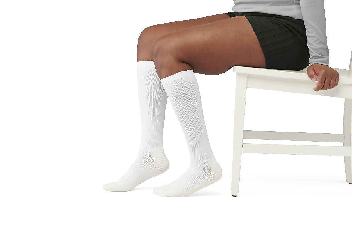Curad 15-20mmHg Knee High Cushioned Compression Socks, White, A Size, Regular Length, Each (MDS1715AWH)