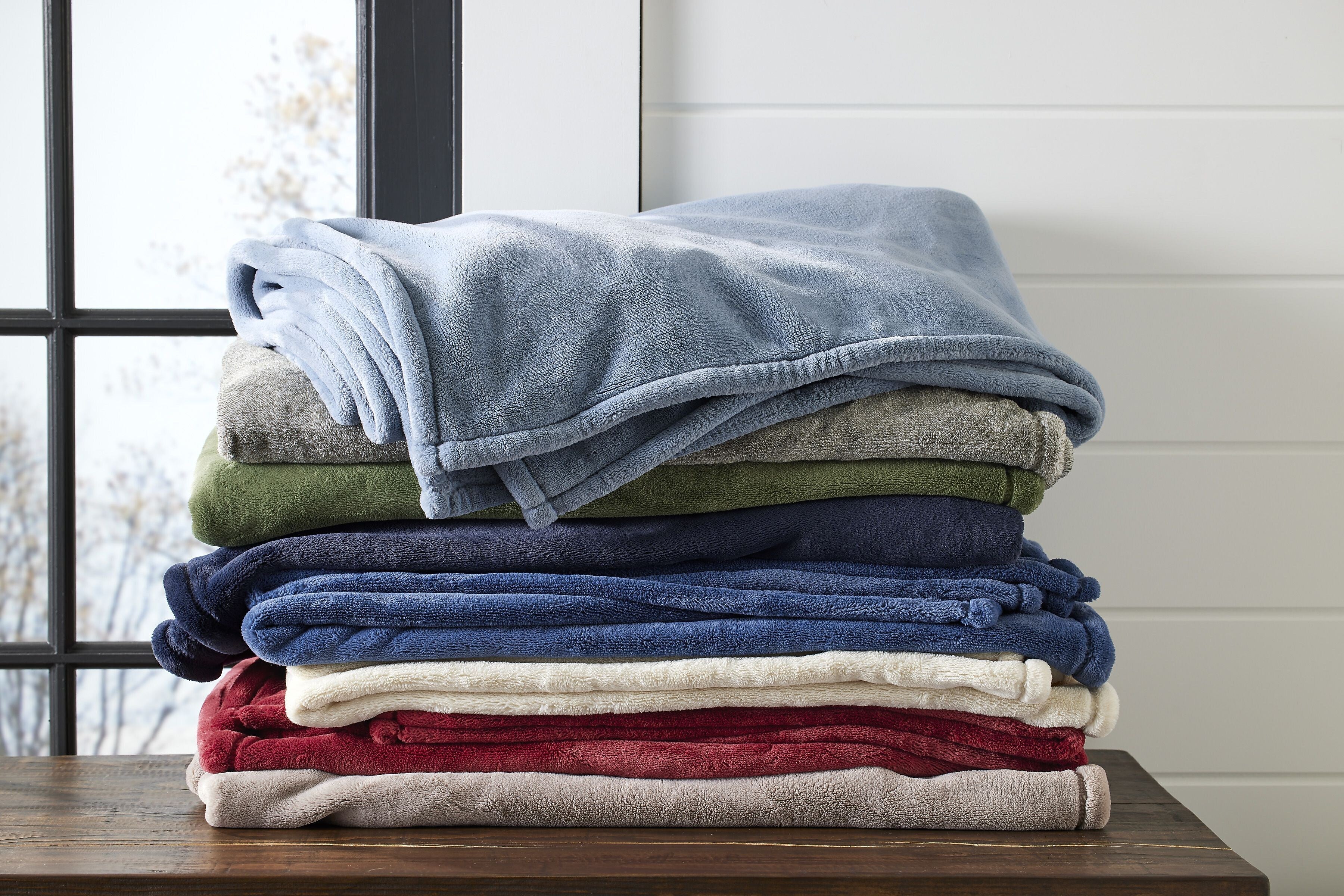 L.L.Bean Wicked Plush Throw, Antique White, Extra Large (0SAG301000)