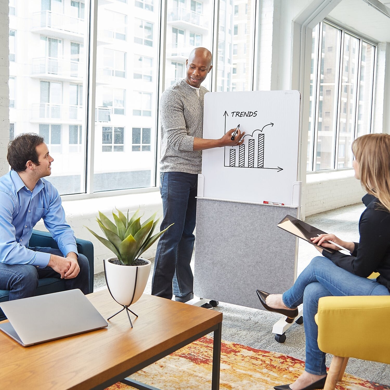 Quartet Agile Display Easel, Height Adjustable, White/Gray (Q293066W)