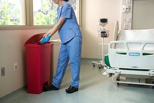 Rubbermaid Slim Jim Step-On Plastic Step Trash Can, 18 Gallon, Red (1883568)