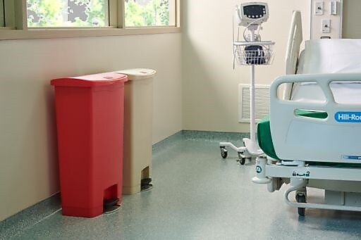 Rubbermaid Slim Jim Step-On Plastic Step Trash Can, 18 Gallon, Red (1883568)
