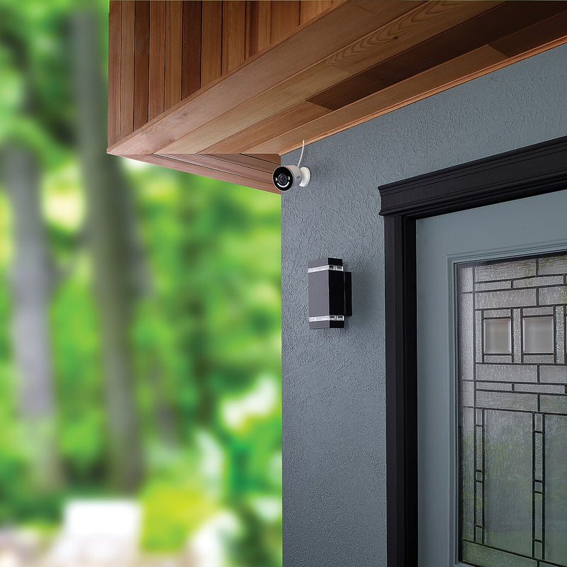 Lorex 4K Indoor/Outdoor Wi-Fi Security Camera with Smart Security Lighting, White (W881AAD-E)