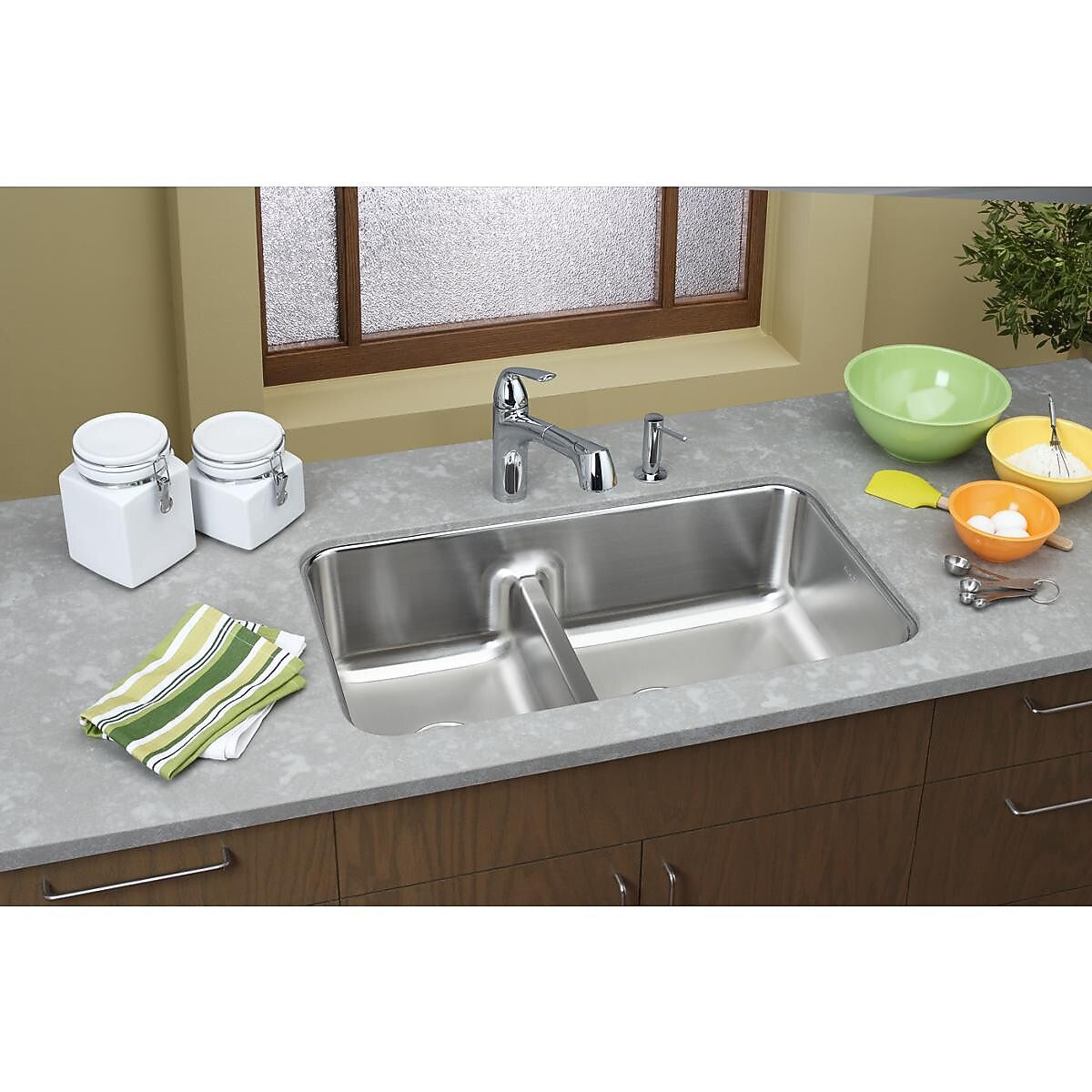 Elkay Lustertone Stainless Steel 32-1/16" x 18-1/2" x 9", 40/60 Double Bowl Undermount Sink with Aqua Divide (ELUHAQD32179)